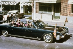 jfks-limousine-in-dallas-motorcade jfks-limousine-in-dallas-motorcade