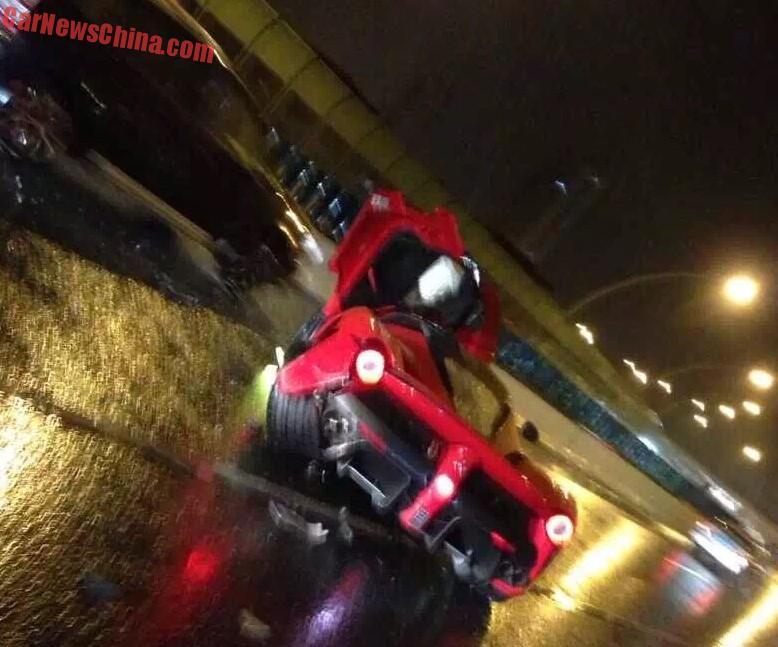 Σκόνη και θρύψαλα έγινε μία ακόμη LaFerrari  