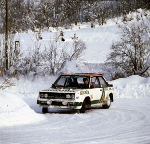 fiatabarth131rally_resize_resize Γνωστό και ως «Mirafiori», το Abarth 131 κέρδισε τον παγκόσμιο τίτλο στα ράλι τις χρονιές 1977, 1978 και 1980 στα χέρια των αξέχαστων Markku Alen, Timo Salonen και Walter Rohlr.