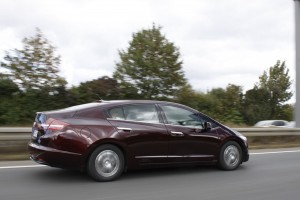 Το αυτοκίνητο, στη οδήγηση, δεν διαφέρει από τα συμβατικά. Δεν χρειάζεται κάτι το ιδιαίτερο από τον οδηγό. Είναι χρηστικότατο, πολύ ευρύχωρο και παρότι ακόμα είναι σε πρωτότυπη μορφή είναι πολύ καλά κατασκευασμένο.