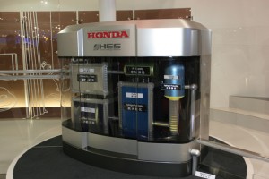 Το «house station», για την οικιακή παραγωγή υδρογόνου, δεν θα δοθεί ακόμα στην αγορά καθώς εξελίσσεται ακόμα. Θα χρησιμοποιεί είτε φυσικό αέριο είτε ηλιακή ενέργεια για την παραγωγή υδρογόνου.