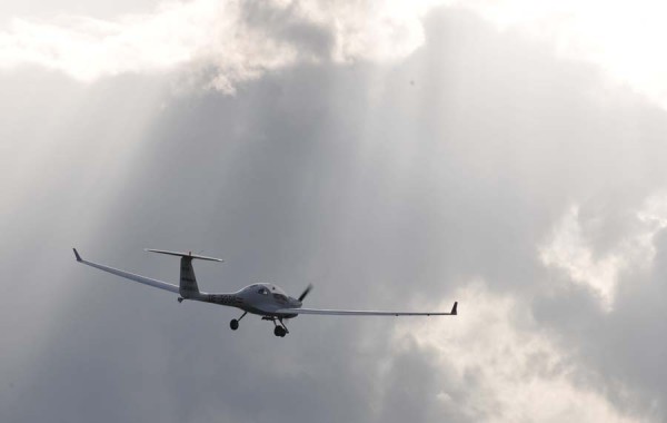 Das weltweit erste seriell-hybride Elektroflugzeug DA36 E-Star Das weltweit erste seriell-hybride Elektroflugzeug DA36 E-Star