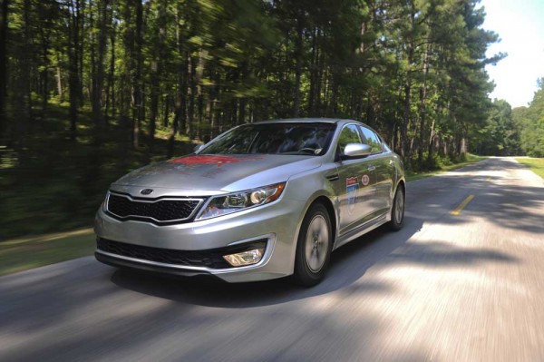 kia-hybrid-optima-on-the-road