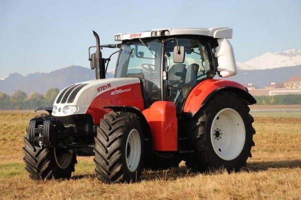 steyr-introduces-first-production-natural-gas-tractor-with-fpt-engine