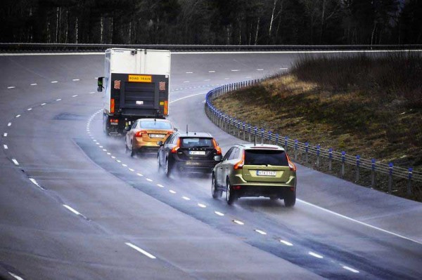 sartre-multiple-vehicle-platoon-on-the-test-track