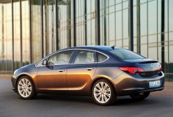 opel-astra_sedan_2013-1