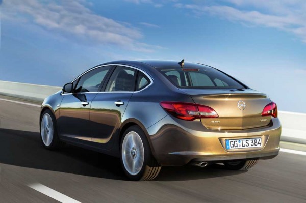 opel-astra_sedan_2013-2