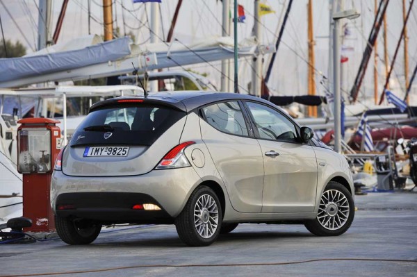 lancia-ypsilon-2012