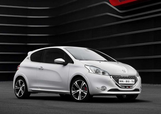 peugeot-208_gti_2013-5