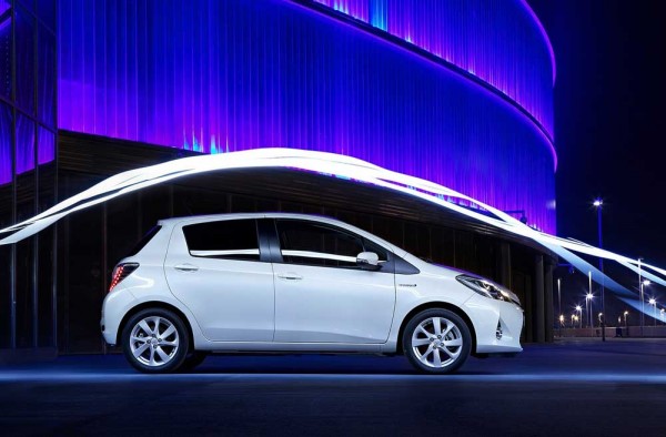Toyota-Yaris_Hybrid_2013_1000_a (3)