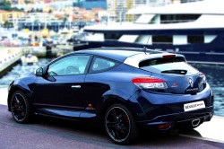 Renault-Megane-RS-Red-Bull-Racing-RB8 (1)