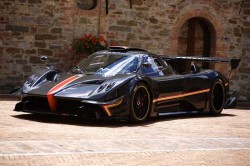 Pagani-Zonda-Revolucion-1