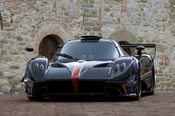Pagani-Zonda-Revolucion-2