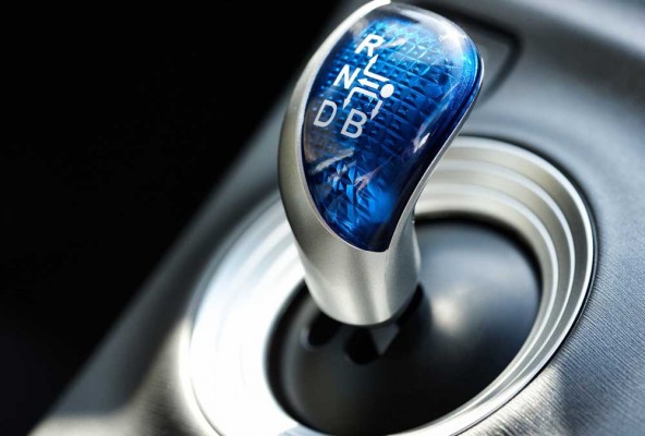 Toyota-Prius_Plug-in_Hybrid_2013t