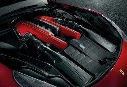 Ferrari-F12berlinetta_2013-engine (2)