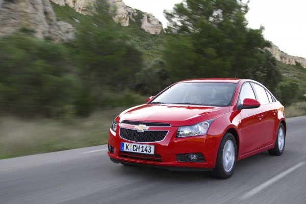 Chevrolet-Cruze-4-door-2013-caroto-test (6)
