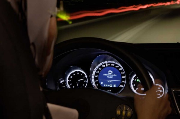 Mercedes-Benz-E-Class_2010_dashboard