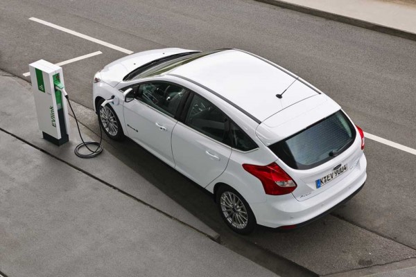 Ford-POC_Electr_Focus-Electric_23