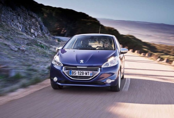 Peugeot-208_2013_1000-caroto-test (12)