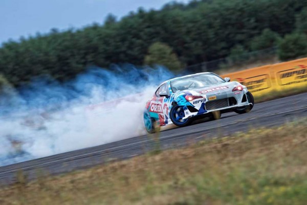 Toyota GT86 sets Guinness world record for fastest drift 2