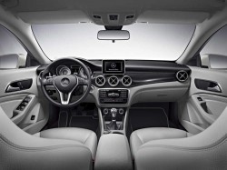 Mercedes-Benz CLA 180 Zirrusweiß  /  Mercedes-Benz CLA 180 cirr