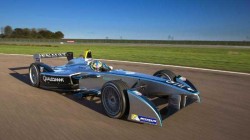 Spark-Renault SRT_01E Formula E race car on the track  (1)