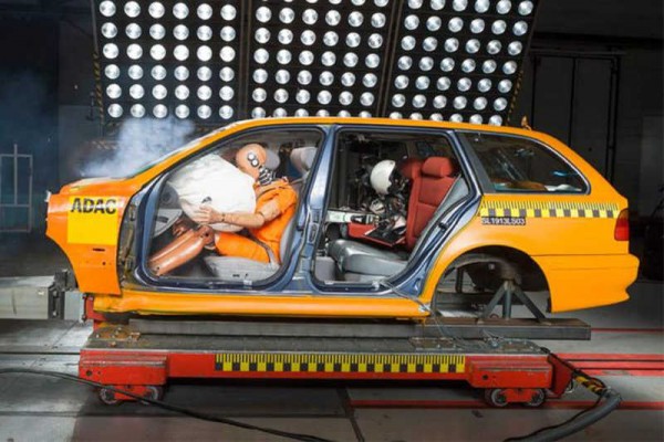 CRASH-TEST-LUGGAGE-1