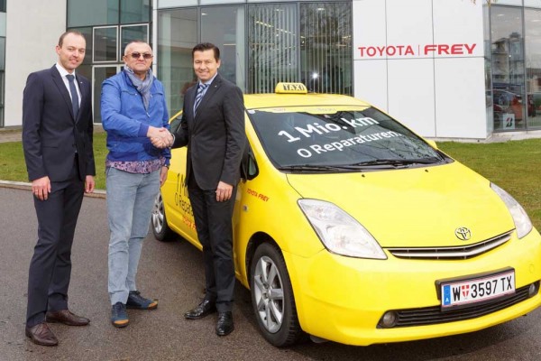 Toyota-Prius-Taxi-one-million-kilometres