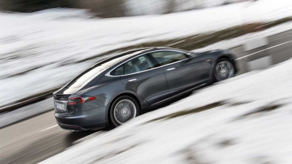 tesla model s winter snow driving