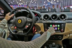 Apple CarPlay Geneva 2014 (2)