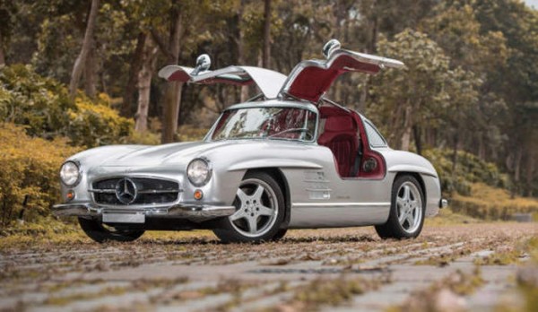 MERCEDES-300-SL-AMG-1