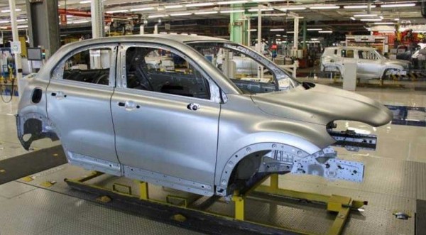 Fiat shows 500X production body (1)