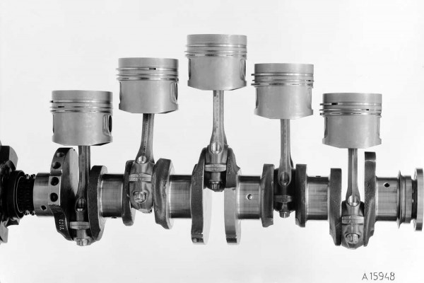 Crankshaft with five in-line cylinders from the Mercedes-Benz 240 D 3.0 of 1974