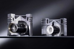 Links Aluminiumkolben, rechts der neue Stahlkolben von Mercedes-