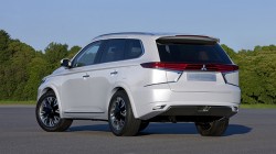 Mitsubishi reveals Outlander PHEV Concept-S prior to Paris Motor Show (1)