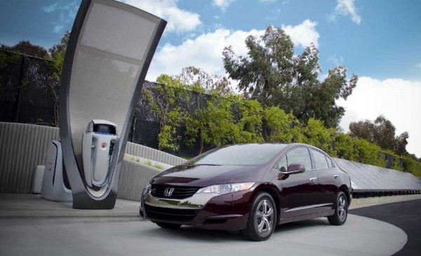 honda-solar-hydrogen-station-prototype-with-2010-honda-fcx-clarity-hydrogen-fuel