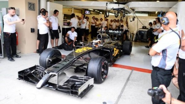 vandoorne-abudhabi14postseasontest-leaves-c640