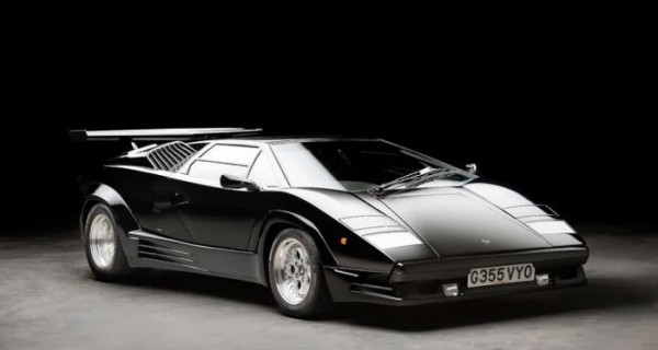 LAMBORGHINI-COUNTACH-NEVER-DRIVEN-1