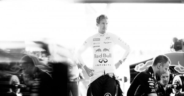 Vettel-silver14-handswaist960