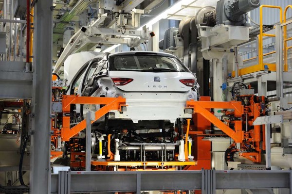 Production-of-SEAT-Leon-at-Martorell-plant1