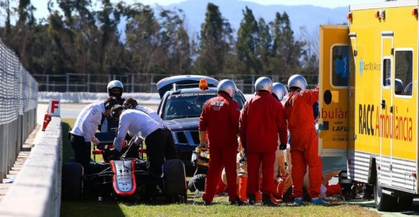 Alonso-Barca15test1-accident-a960