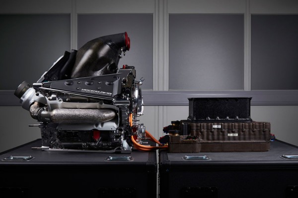 Mercedes-V6-Formel-1-Motor-2014 (2)