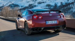 NISSAN-GT-R-2015-2