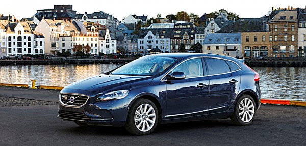 VOLVO V40 D2