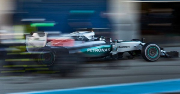 rosberg-jerez15-pitlane960