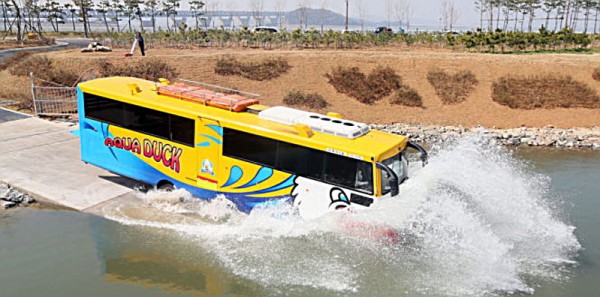 AMPHIBIAN-BUS-1
