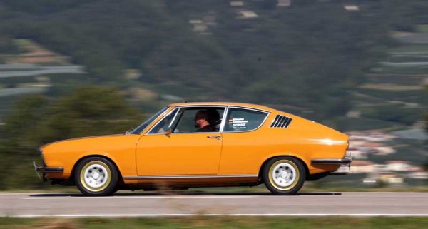 1_Mrs Orangina: Το χαρακτηριστικό της “Mrs Orangina” είναι η βαφή. Τα BILSTEIN B6 αμορτισέρ υψηλών επιδόσεων κάνουν το Audi coupé του 1972 να συμπεριφέρεται σαν καινούργιο