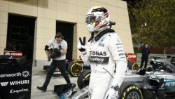 hamilton-bahrain15-pole-celeb640