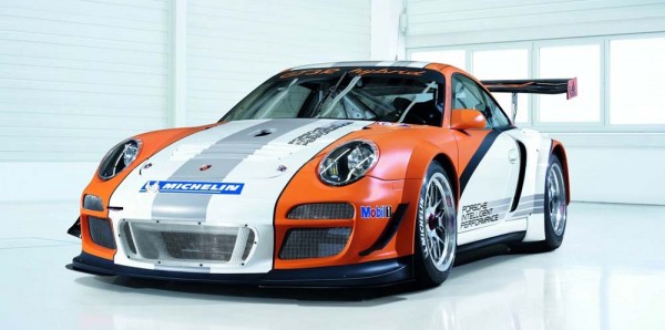 Porsche 911 GT3 R Hybrid pictured