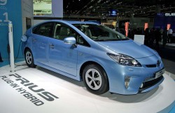 toyota prius phev (1)